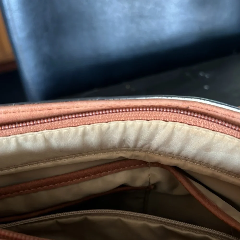 a.n.a A New Approach purse - Picture 6 of 7